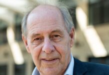 Radiopresentator Govert van Brakel schrijft de biografie van Han Hollander, de eerste radiosportverslaggever